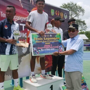 Gambar WhatsApp 2025-04-26 pukul 17.18.04_e9fed257 Pj Bupati Tutup Turnamen Tenis Lapangan Bupati Cup ll