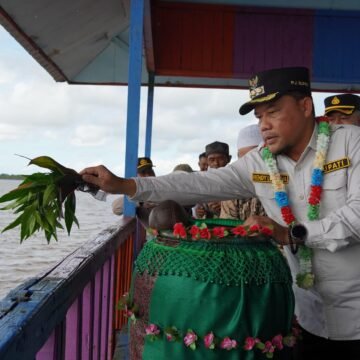 Pj Bupati Hadiri Syukuran Laut ke-19 Kecamatan Jelai