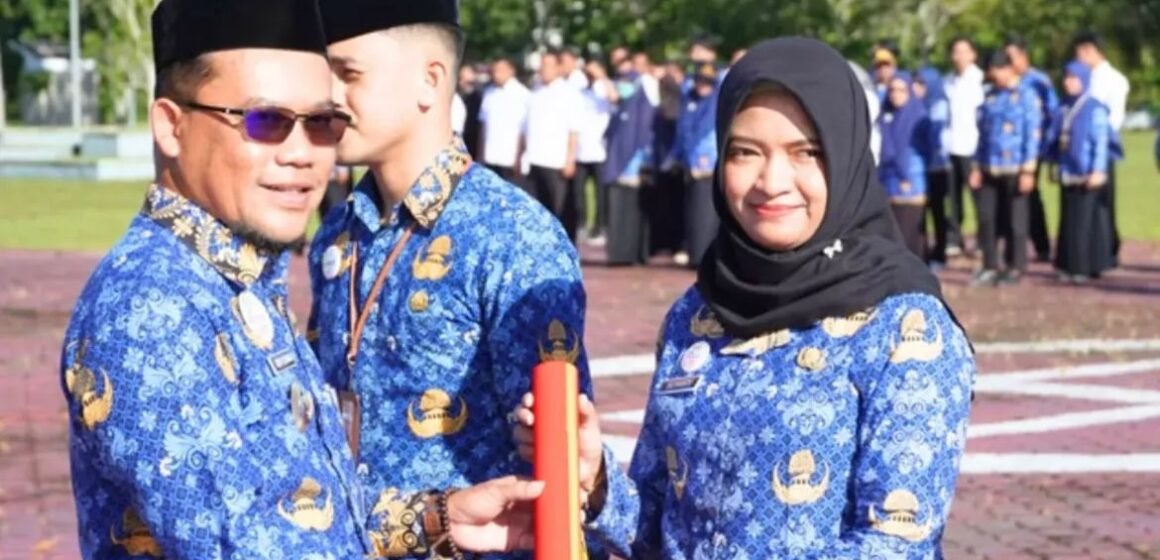 Gambar WhatsApp 2025-04-26 pukul 16.45.15_9879966f Pj Bupati Serahkan SK Kenaikan Pangkat 30 Orang PNS