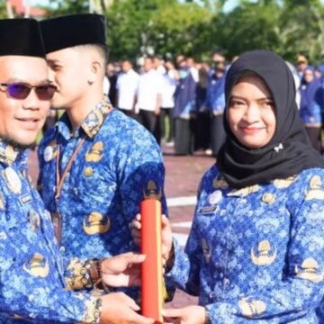Gambar WhatsApp 2025-04-26 pukul 16.45.15_9879966f Pj Bupati Serahkan SK Kenaikan Pangkat 30 Orang PNS