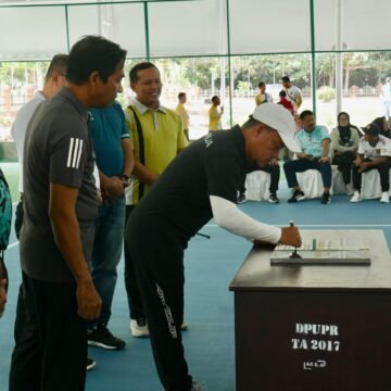 Gambar WhatsApp 2025-04-26 pukul 17.07.59_6a480aaa Pj Bupati Sukamara Resmikan Lapangan Tenis Indoor