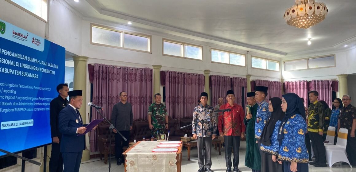 Gambar WhatsApp 2025-04-26 pukul 17.07.59_ee101bcf Pj Bupati Sukamara Lantik Delapan Penjabat Fungsional