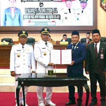 Gambar WhatsApp 2025-04-26 pukul 17.25.50_16353abe Pj Bupati Sukamara Serahkan Jabatan dan Tugas Kepada Kepala Daerah Definitif