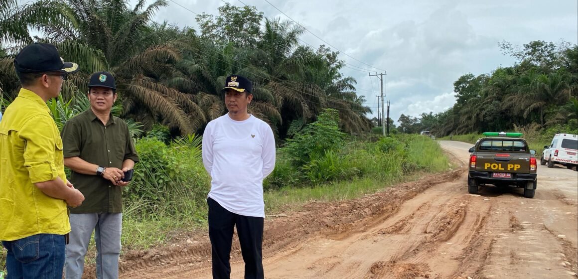 Bupati Sukamara Minta Dinas PU Tambal Jalan Berlobang Jelang Lebaran