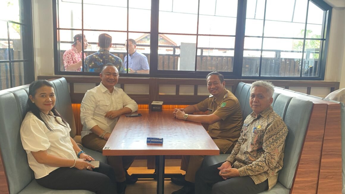 Bupati Sukamara dan Bupati Ketapang Lakukan Pertemua