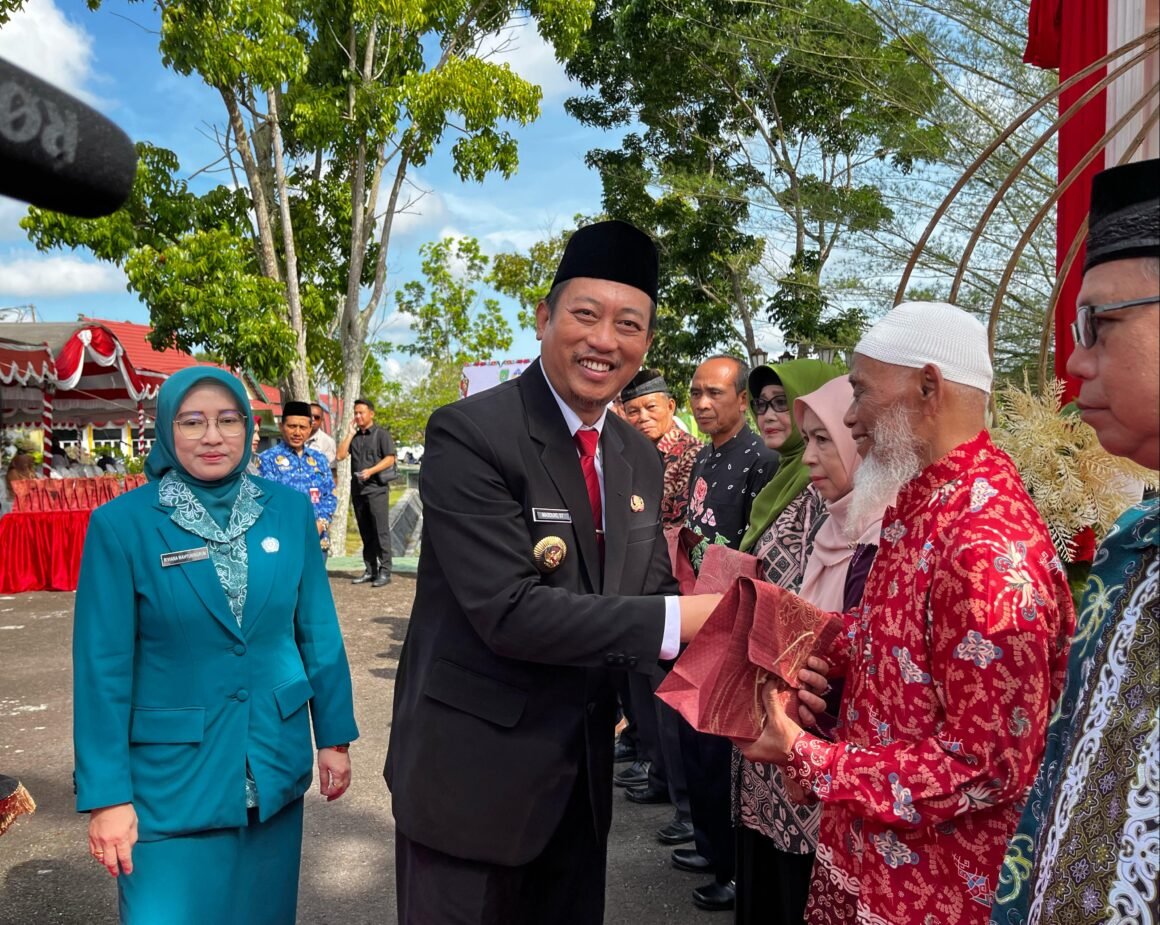 Bupati Pimpin Apel Peringatan Hari Pendidikan Nasional dan Hari Otonomi Daerah