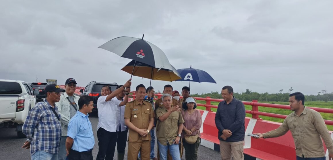 Pemkab Ketapang Tinjau Jembatan Jelai: Akses Tinggal 2,5 KM Lagi!