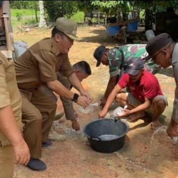Pemkab Sukamara Tindak Tegas Penjualan Miras di Desa Balai Riam: Edukasi dan Pemusnahan Dilakukan Langsung di Lokasi