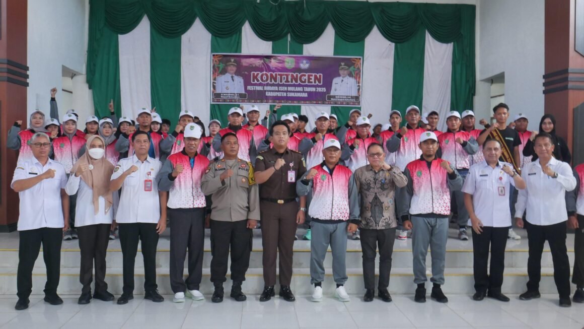 Wabup Lepas Kontingen Sukamara Ikuti Festival Budaya Isen Mulang