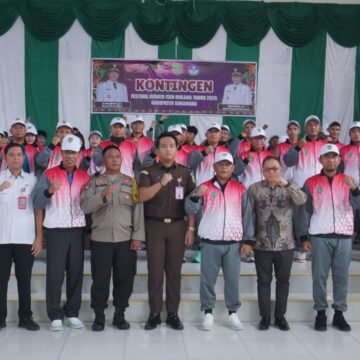 Wabup Lepas Kontingen Sukamara Ikuti Festival Budaya Isen Mulang