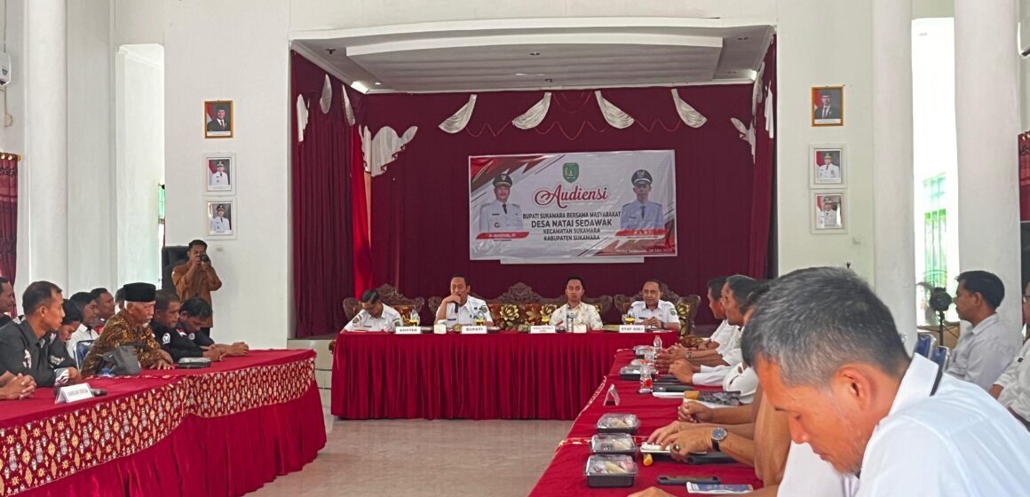 Bupati Audiensi Dengan Masyarakat Desa Natai Sedawak dan Desa Kelurahan Kampung Padang