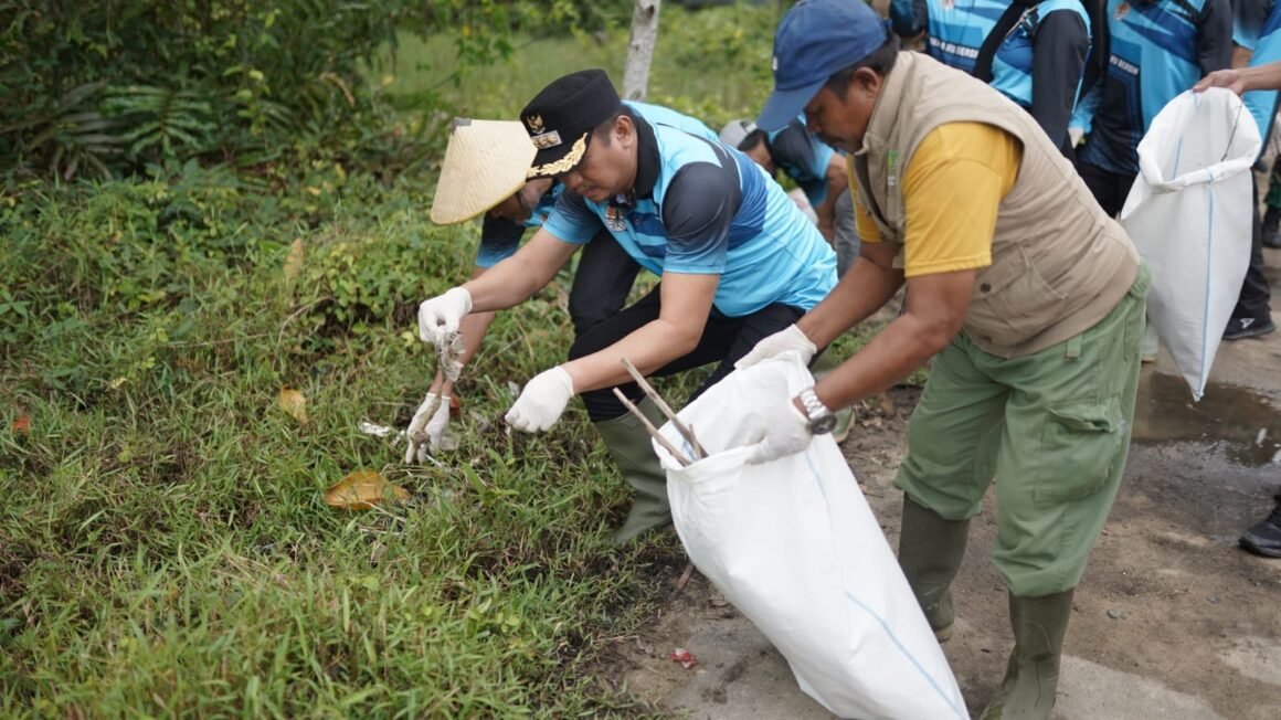 Bupati : Kurangi Sampah Plastik
