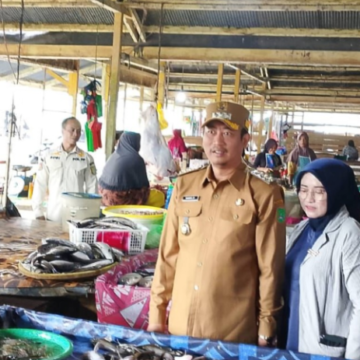 sidak-pasar-768x463 Bupati Sukamara Lakukan Sidak Pasar Pastikan Stabilitas Harga dan Ketersediaan Pangan Selama Ramadan
