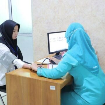 Delapan Siswa Kuliah di UMPR, Gratis