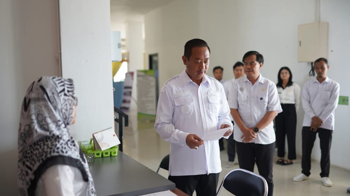 Bupati Sukamara Lakukan Sidak Ke Setiap Dinas Secara Berkala