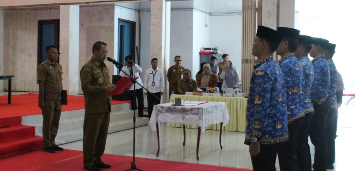Bupati Sukamara Lantik Lima Orang Pegawai Negeri Sipil