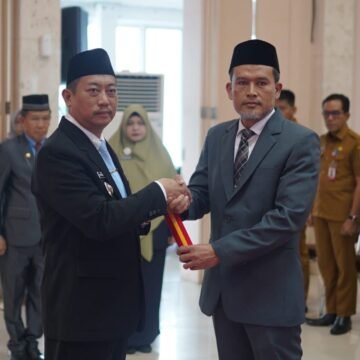 53df5167-2126-469b-8950-5e305d4918be Bupati Lantik Penjabat Sekretaris Daerah Sukamara
