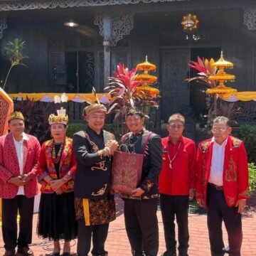 Bupati Hadiri Ritual Adat Naik Jurong Tinggi di Kalbar