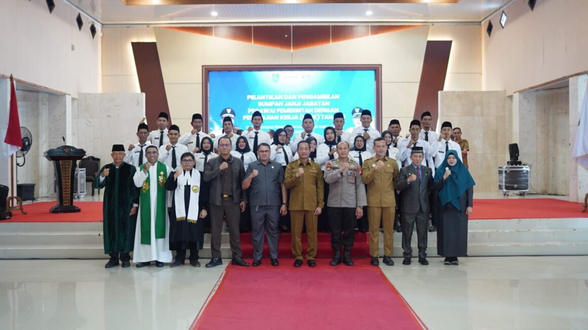 6dbb9b2f-9e68-45fe-9c58-aac5ebfedb5f Pemkab Sukamara Laksanakan Pengambilan Sumpah Janji PPPK Tahap ll