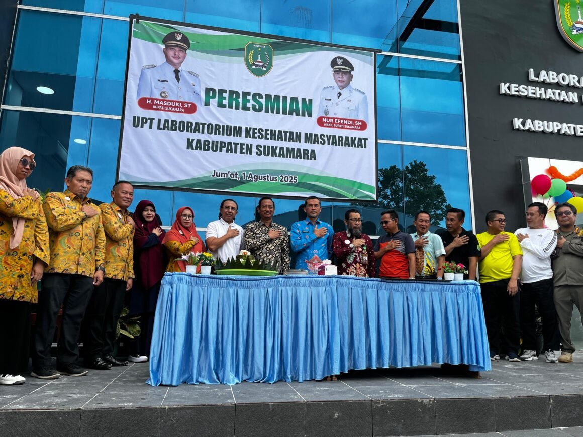 98633402-f14d-4178-b191-3c6a6a0f385d Bupati Resmikan Gedung Labkesmas