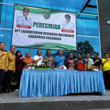 98633402-f14d-4178-b191-3c6a6a0f385d Bupati Resmikan Gedung Labkesmas