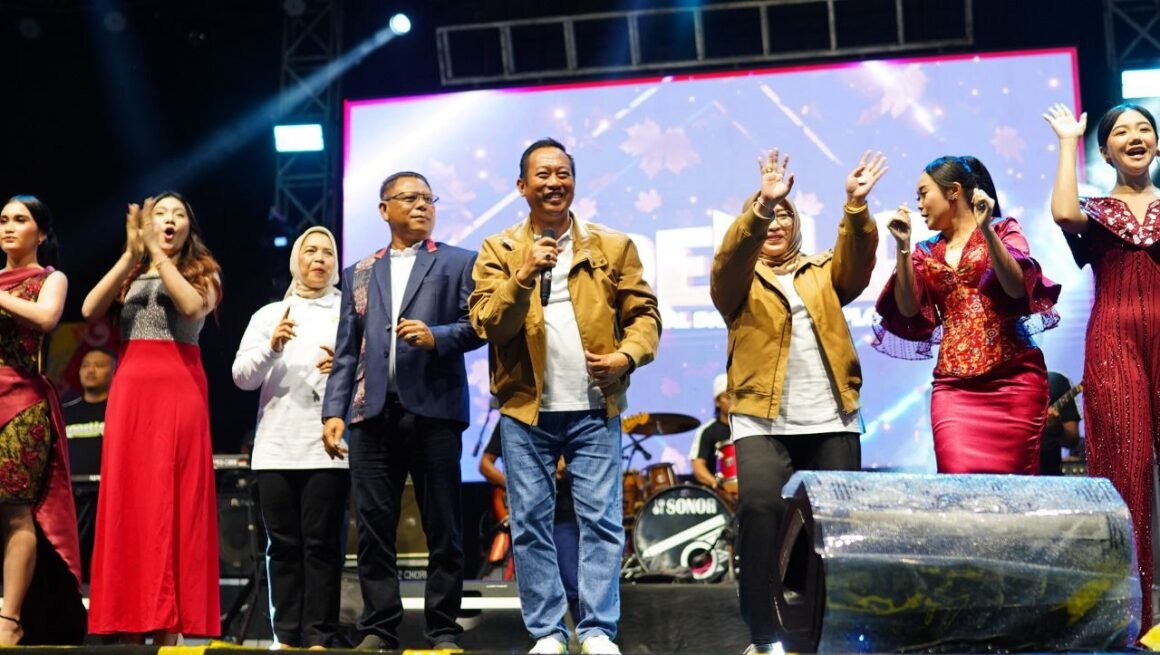 WhatsApp Image 2025-10-10 at 16.54.51 (1) Bupati Sukamara Buka Gebyar UMKM