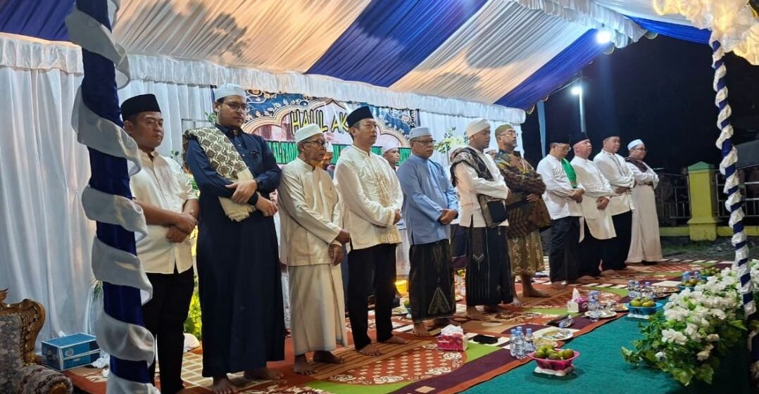 WhatsApp Image 2025-10-10 at 16.54.52 Bupati Hadiri Haul Akbar Imam Al Faqih Muqoddam