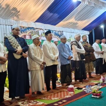 WhatsApp Image 2025-10-10 at 16.54.52 Bupati Hadiri Haul Akbar Imam Al Faqih Muqoddam