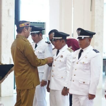 a8497415-3904-44d1-9563-cb716211bbb9 Bupati Lantik Penjabat Kades dan Kukuhkan Perpanjangan Masa Jabatan Kades