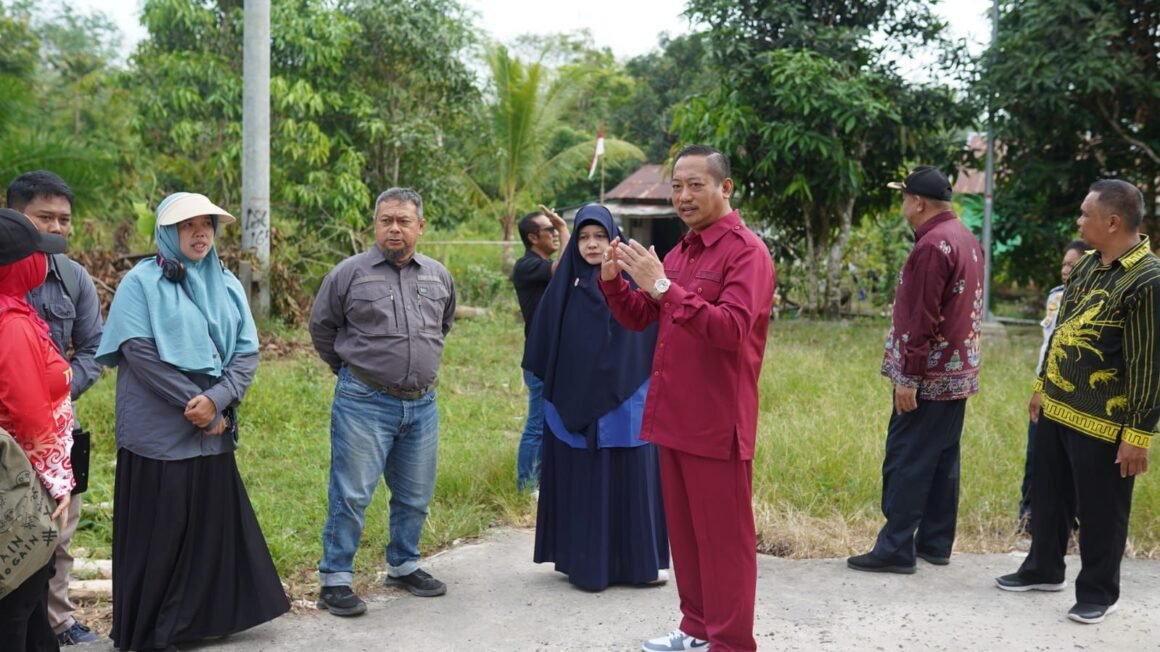 f0f17caa-70f6-488d-98ce-1a3df827299b Bupati Sukamara Monitoring Ke Kecamatan Kuala Jelai