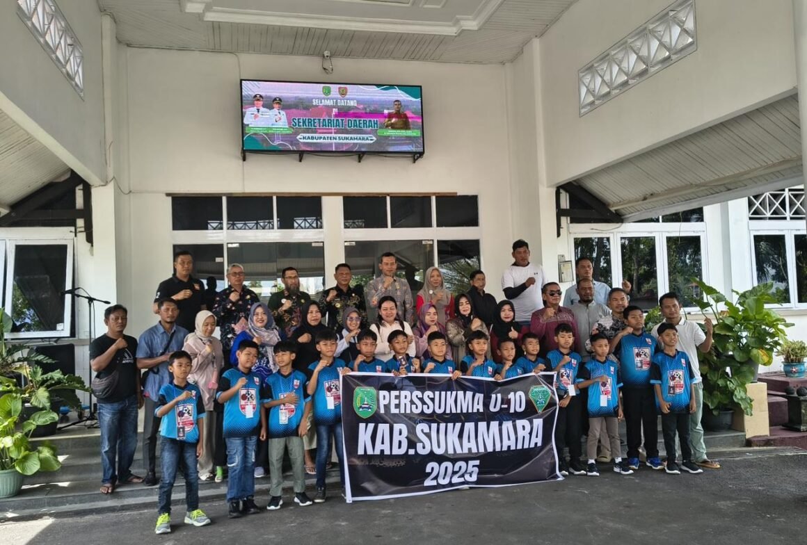 Wabup Lepas Tim Sepak Bola Perssukma U-10 Dalam Ajang Nasional