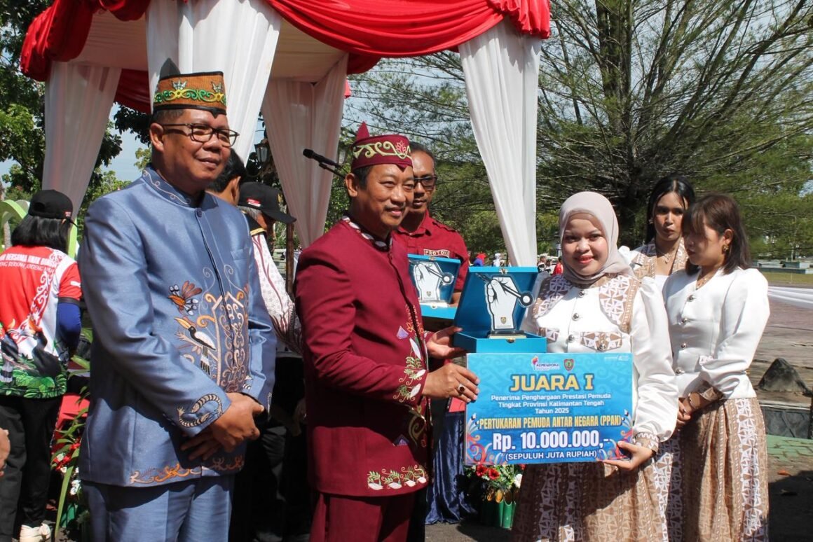 Bupati Berikan Penghargaan Kepada Peserta Terpilih Program PPAN