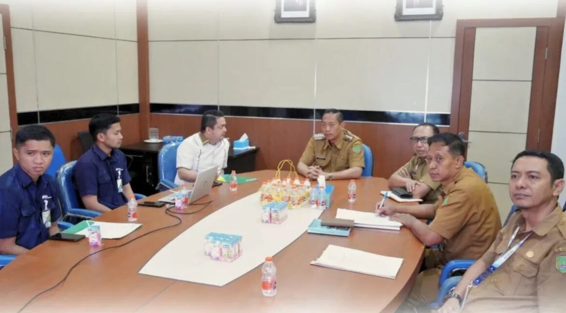 388f3c95-71d2-4dd9-9419-c1cfdc5131cf Bupati Sukamara Gelar Rapat Bersama BPJS Ketenagakerjaan