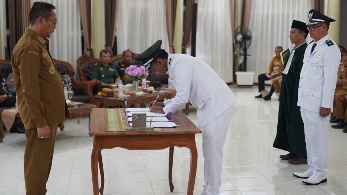 Bupati Lantik Penjabat Kepala Desa