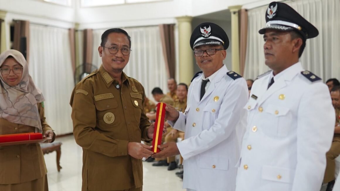 Bupati Sukamara Ajak Kepala Desa Baru untuk Selalu Bersinergi dalam Membangun Desa