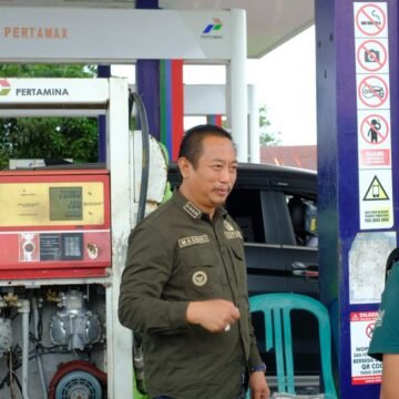 Bupati Sukamara Mengimbau Masyarakat Tetap Tertib Mengantre BBM