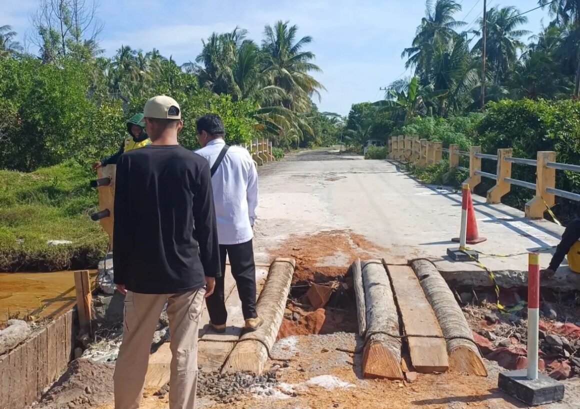 Bupati l Instruksikan Dinas PUPR Tangani Kerusakan Infrastruktur Jalan