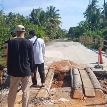 Bupati l Instruksikan Dinas PUPR Tangani Kerusakan Infrastruktur Jalan