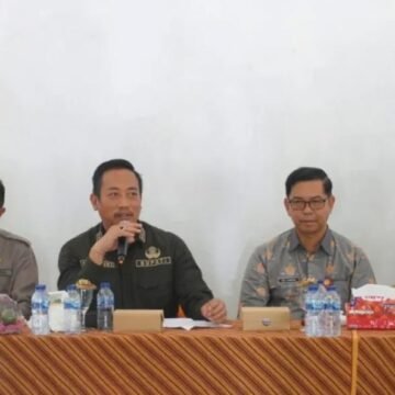 Bupati Audiensi dengan Warga Desa Dusun Melatup dan Desa Nibung Terjun