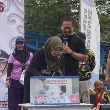 Peringati Hari Anti Korupsi Sedunia 2025, Pemkab Sukamara Gelar Jalan Sehat