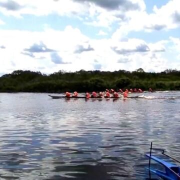 Bupati Saksikan Lomba Dayung dan Balap Perahu