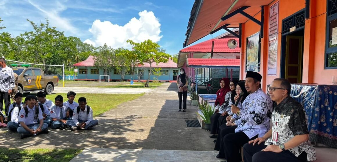 Kunjungi SMAN 1 Jelai, Bupati Sukamara Sampaikan Program Beasiswa