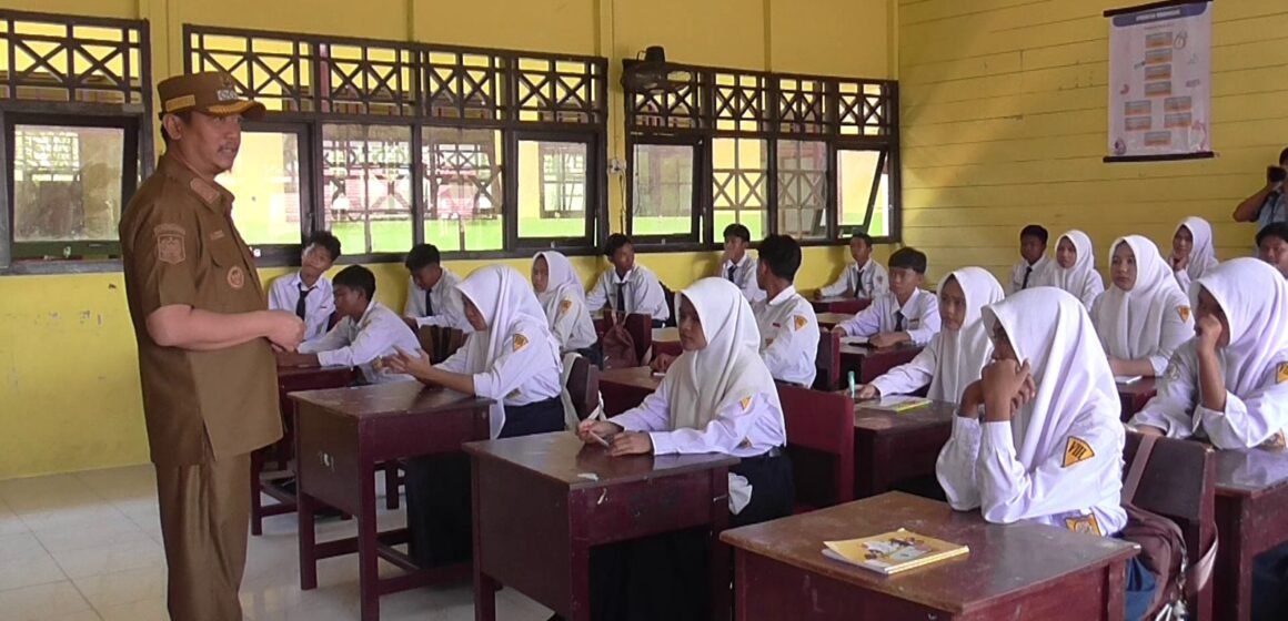 WhatsApp Image 2026-09-10 at 20.27.26 Bupati Sukamara: Jangan Sampai Keterbatasan Perlengkapan Jadi Hambatan Bersekolah