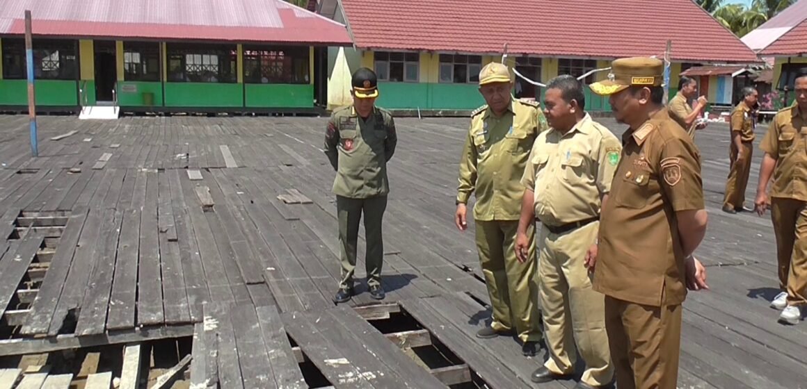 WhatsApp Image 2026-09-10 at 23.34.25 Kondisi Halaman SMPN 1 Jelai Membahayakan Siswa, Bupati Sukamara Janji Segera Benahi