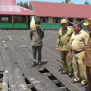 WhatsApp Image 2026-09-10 at 23.34.25 Kondisi Halaman SMPN 1 Jelai Membahayakan Siswa, Bupati Sukamara Janji Segera Benahi