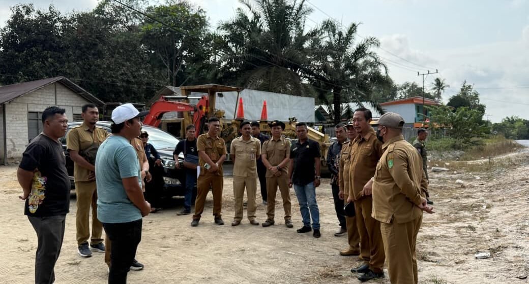Pemkab Sukamara Lanjutkan Peningkatan Jalan Poros Desa Kartamulya Pekan Ini