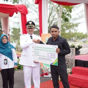 WhatsApp Image 2026-09-11 at 12.13.47 Bupati Sukamara Serahkan Santunan BPJS Ketenagakerjaan kepada Ahli Waris Tenaga Honorer