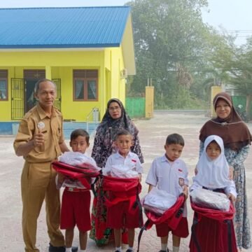 Bantuan Seragam Gratis di Sukamara Pemicu Semangat Belajar dan Penekan Angka Putus Sekolah