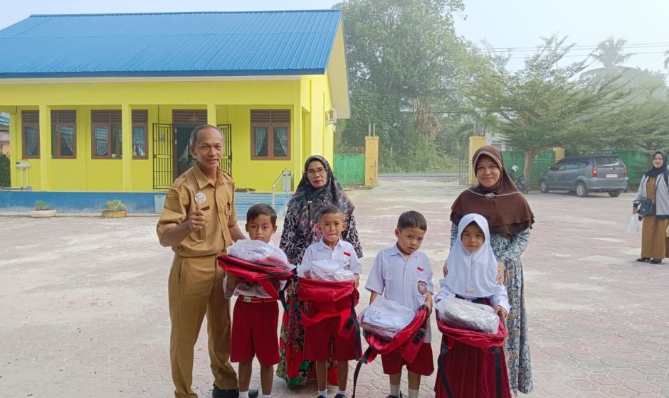 WhatsApp Image 2026-09-20 at 13.08.12 Bantuan Seragam Gratis di Sukamara Pemicu Semangat Belajar dan Penekan Angka Putus Sekolah
