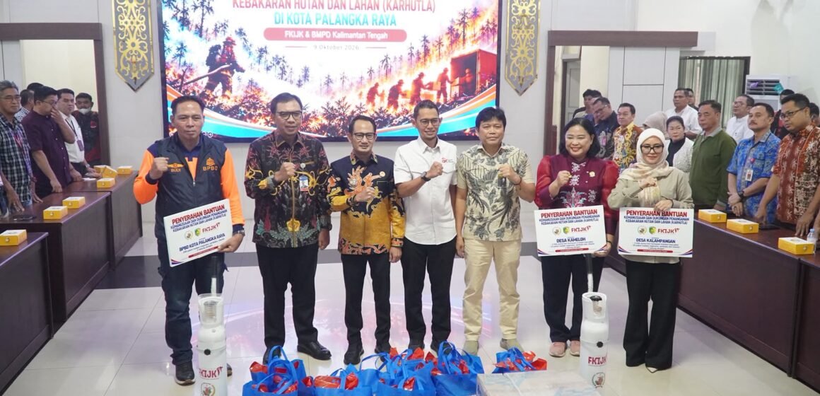 WhatsApp Image 2026-10-17 at 08.08.41 OJK dan BI Kalteng Salurkan Bantuan Karhutla untuk Palangka Raya